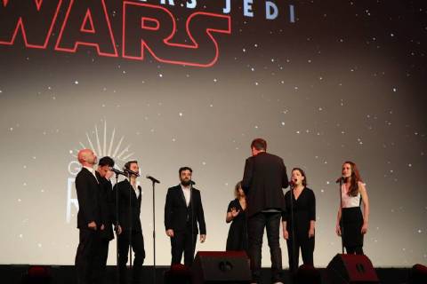 chanteurs reprenant les musiques du film star wars a cappella NEWS: Avant premiere Star Wars Les derniers Jedi au Grand Rex - Paris - 13 12 2017 CleaCastel Panoramic