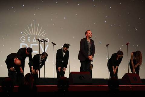 chanteurs reprenant les musiques du film star wars a cappella NEWS: Avant premiere Star Wars Les derniers Jedi au Grand Rex - Paris - 13 12 2017 CleaCastel Panoramic