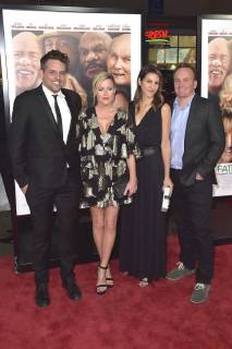 Chris Cowles Kathleen Robertson Guest and Chris Fenton at the premiere of the movie Father Figures Who is Daddy at TCL Chinese Theater Hollywood Los Angeles 13 12 2017 Foto:xD.xStarbuckx xFuturexImage