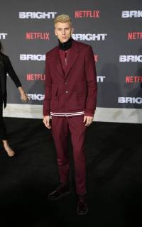 WESTWOOD, CA - DECEMBER 13: Machine Gun Kelly, at Premiere Of Netflix s Bright at The Regency Village Theatre, In Hollywood, California on December 13, 2017. Copyright: xFayexSadoux