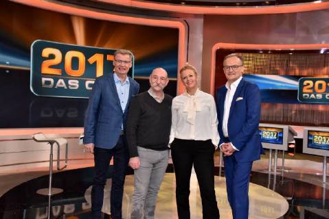 Günther Jauch for Horst Lichter Barbara Schöneberger and Frank Plasberg posing on 14 12 2017 in Hürth after the recording of the ARD Show 2017 The quiz Broadcast 28 12 2017 in the first