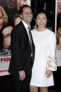 Justin Malen with accompaniment at the premiere of the movie Father Figures Who is Daddy in TCL Chinese Theater Hollywood Los Angeles 13 12 2017 Foto:xD.xBedrosianx xFuturexImage