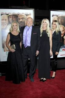 Terry Bradshaw with wife Tammy and daughters Rachel and Erin at the premiere of the movie Father Figures Who is Daddy at TCL Chinese Theater Hollywood Los Angeles 13 12 2017 Foto:xD.xBedrosianx xFuturexImage