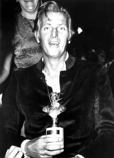 French designer Hubert de Givenchy pictured , after he had been presented with the Golden Tiberius award as the best deisgner at the Maremoda Sea Fashion Show on the Isle of Capri , 12 September . Many famous stars and members of the European jet set attended the show . 14 September 1969, Italy Copyright: Topfoto  !ACHTUNG AUFNAHMEDATUM GESCHÄTZT! UnitedArchives1346103