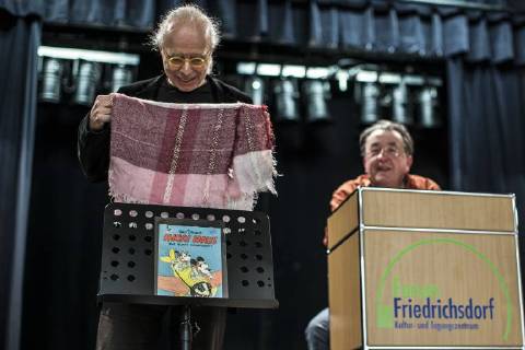 38 of Friedrichsdorf auction old comics Forum Friedrichsdorf Friedrichsdorf image x of 4 Friedrichsdorf for LOCOMOTIVE 11 11 2017 38 of Friedrichsdorf auction old comics Forum Friedrichsdorf Friedrichsdorf pictured Mickey Waue Organizer l reveals the main attraction of Auction No. 471 Micky Maus 1951 sample 0 number the bid of 27 000 â ¬ plus 20 premium to one bidder, Ralph went H