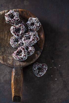 Christmas cookies with Hundreds and Thousands  CSF28538