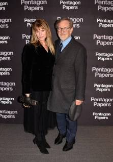 Steven Spielberg ( realisateur ) et sa femme ( Kate Capshaw ) CELEBRITES : Avant premiere du film PENTAGON PAPERS - Paris - 13 01 2018 FedericoPestellini Panoramic 