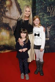 Eva Garib with her daughters Amelie and Tony at the premiere of the movie the little witch in the Mathäser Filmpalast in Munich 21 01 2018 Foto:xS.xGabschx xFuturexImage
