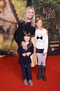 Eva Garib with her daughters Amelie and Tony at the premiere of the movie the little witch in the Mathäser Filmpalast in Munich 21 01 2018 Foto:xP.xSchönbergerx xFuturexImage