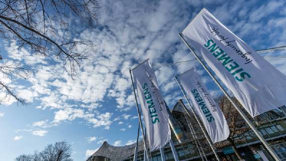 Munich Germany 31 01 2018 annual general meeting of Siemens Aktiengesellschaft in the Olympic Hall Olympia Hall with banners feature DeFodi507
