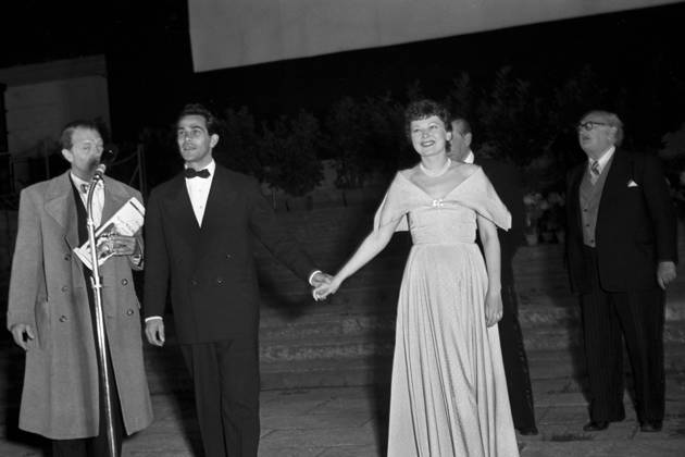 Actor in the stage presentation after a screening at the Waldbühne to Berlinale in 1951 1 International Film Festival Berlin Berlin 10 06 1951 Foto:xFilmweltx xFuturexImage