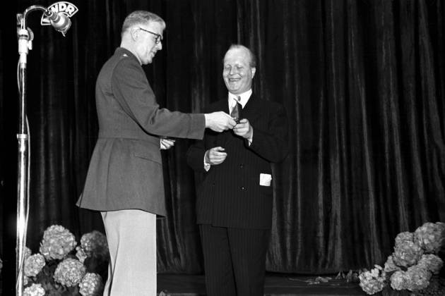 Presiverleihung at the Berlinale in 1951 1 International Film Festival Berlin Berlin 16 06 1951 Foto:xFilmweltx xFuturexImage