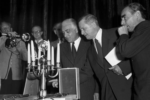 Presiverleihung at the Berlinale in 1951 1 International Film Festival Berlin Berlin 16 06 1951 Foto:xFilmweltx xFuturexImage