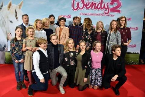 Group cast picture and making poses on 04 02 2018 in Cologne on the red carpet at the premiere of the cinema Wendy 2 friendship forever