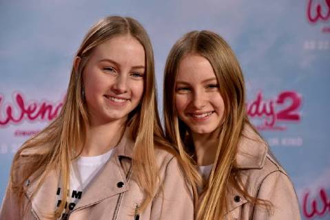 The Infulencer Finja and Svenja posing on 04 02 2018 in Cologne on the red carpet at the premiere of the cinema Wendy 2 friendship forever