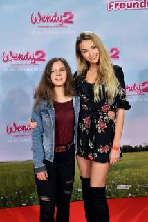 influencer Mia Mias horse world and Julia Maria xLaeta l r pose on 04 02 2018 in Cologne on the red carpet at the premiere of the cinema Wendy 2 friendship forever