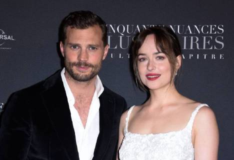 Fifty Shades of Grey 3 Premiere in Paris Jamie Dornan ( acteur ) - Dakota Johnson ( actrice ) lors du photocall pour l avant premiere du film 50 NUANCES PLUS CLAIRES a Paris CELEBRITES : Avant premiere du film 50 NUANCES PLUS CLAIRES - Paris - 06 02 2018 FedericoPestellini Panoramic 