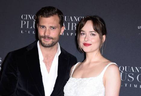 Fifty Shades of Grey 3 Premiere in Paris Jamie Dornan ( acteur ) - Dakota Johnson ( actrice ) lors du photocall pour l avant premiere du film 50 NUANCES PLUS CLAIRES a Paris CELEBRITES : Avant premiere du film 50 NUANCES PLUS CLAIRES - Paris - 06 02 2018 FedericoPestellini Panoramic 