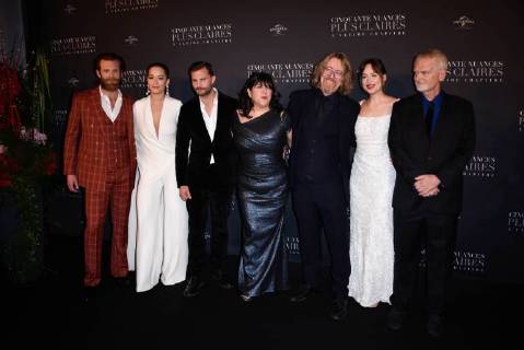 Bilder des Tages Fifty Shades of Grey 3 Premiere in Paris Jamie Dornan ( acteur ) - Dakota Johnson ( actrice ) - Erika Leonard James ( productrice ) - Rita Ora ( actrice ) - Eric Johnson ( acteur ) - James Foley ( realisateur ) - Liam Payne ( chanteur ) lors du photocall pour l avant premiere du film 50 NUANCES PLUS CLAIRES a Paris CELEBRITES : Avant premiere du film 50 NUANCES PLUS CLAIRES - Paris - 06 02 2018 FedericoPestellini Panoramic 