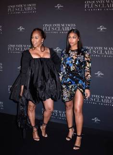 Fifty Shades of Grey 3 Premiere in Paris Marjorie Harvey et sa fille Lori lors du photocall pour l avant premiere du film 50 NUANCES PLUS CLAIRES a Paris CELEBRITES : Avant premiere du film 50 NUANCES PLUS CLAIRES - Paris - 06 02 2018 FedericoPestellini Panoramic 