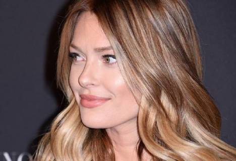 Fifty Shades of Grey 3 Premiere in Paris Caroline Receveur du photocall pour l avant premiere du film 50 NUANCES PLUS CLAIRES a Paris CELEBRITES : Avant premiere du film 50 NUANCES PLUS CLAIRES - Paris - 06 02 2018 FedericoPestellini Panoramic