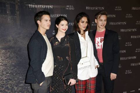 Tim Oliver Schultz Lisa Marie Koroll Nilam Farooq and Timmi Trinks at the premiere of the movie health resorts in the former silent film cinema Delphi Berlin 07 02 2018 Foto:xF.xKernx xFuturexImage