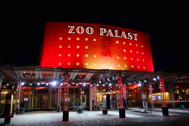 Illuminated cinema ZOO Palace during the Berlin 2018 68 international film festival BERLINALE on 14 02 2018 Berlin Charlottenburg Wilmersdorf cinema ZOO Palace Palace of today s ZOO was 1956 1957 after plans of the architect Paul Schwebes Hans Schoszberger and Gerhard Fritsche built 2018 BERLINALE cinema ZOO Palace