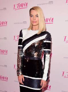 February 16, 2018 - London, New York, United Kingdom of Great Britain and Northern Ireland - Margot Robbie arriving at the UK premiere of I, TONYA at the Curzon Mayfair on February 15 2018 in London London United Kingdom of Great Britain and Northern Ireland  - ZUMAny1_ 20180216_zaf_ny1_041 Copyright: xFamousx