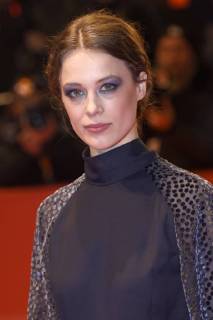 Paula beer transit attending the premiere at the Berlin International Film Festival Berlinale 2018 68th at Berlinale Palace on February 17 in Berlin Germany Foto:xC.xNiehausx xFuturexImage