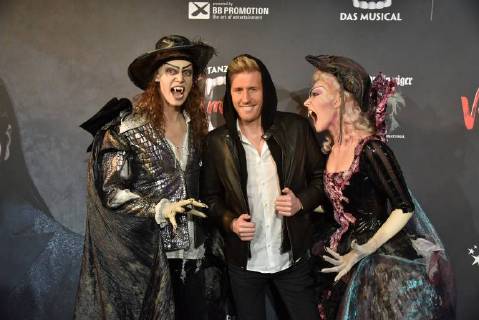 Starring Albert Jan Kinemar l r moderator and singer Maximilian Maxi Arland and actress Elise Doorn is on 17 02 2018 in Cologne for the premiere of the musical dance of the vampires in the musical dome