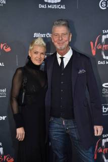 Moderator Heiko Wasser and his wife Susanne comes on 17 02 2018 in Cologne for the premiere of the musical dance of the vampires in the musical dome