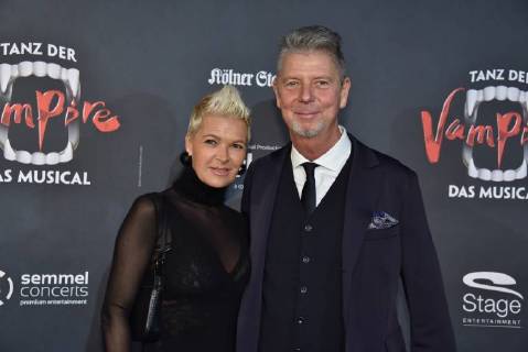 Moderator Heiko Wasser and his wife Susanne comes on 17 02 2018 in Cologne for the premiere of the musical dance of the vampires in the musical dome
