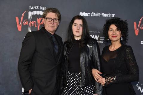 Harald Toni Schumacher l r his daughter Perla and his wife Jasmine come on 17 02 2018 in Cologne for the premiere of the musical dance of the vampires in the musical dome