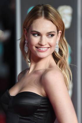 Bilder des Tages English actress Lily James attends The British Academy Film Awards (BAFTA) at the Royal Albert Hall in London on February 18, 2018.  LON20180218273 PAULxTREADWAY