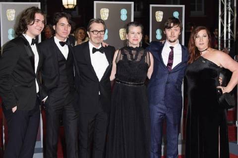 Gary Oldman with accompaniment at the ceremony of the BAFTA film awards 2018 71st British Academy Film Awards at the Royal Albert Hall London 18 02 2018 Gary Oldman with accompaniment  Foto:xS.xVasx xFuturexImage