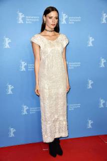 Lily Sullivan attending the picnic at hanging rock seasons 1 2 premiere during the 68th Berlin International Film Festival Berlinale 2018 at Zoo Palace on February 19 2018 in Berlin Germany Foto:xN.xKubelkax xFuturexImage