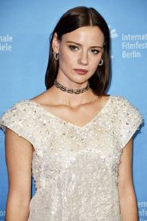 Lily Sullivan attending the picnic at hanging rock seasons 1 2 premiere during the 68th Berlin International Film Festival Berlinale 2018 at Zoo Palace on February 19 2018 in Berlin Germany Foto:xN.xKubelkax xFuturexImage