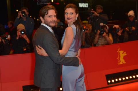 68eme Festival International du film de Berlin. Berlinale. Presentation du film Seven days in Entebbe . BERLINALE 2018 Berlin international Film Festival Premiere of the movie Seven days in Entebbe Daniel Bruhl and girlfriend 224326 2018-02-19 Berlin Allemagne  Copyright: xThomasxBohlenx xStarfacex STAR_224326_002