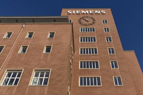 Office building of the company Siemens also raspberry Palace called Berlin style 1948 1953 built Erlangen Bavaria Bavaria Germany Europe Copyright: imageBROKER/HelmutxMeyerxzurxCapellen iblmzc04637917.jpg