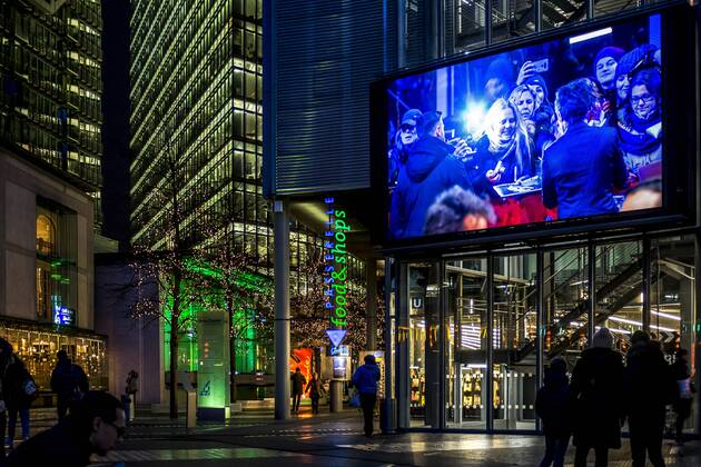Berlinale 2018 20180222DE Sony Center Berlin Germany Celebrities arrive at the red carpet transmitted to a big TV screen in the Sony Center