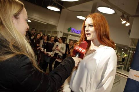 Barbara Meier at the premiere of the Kinoflim Midnight Sun Everything for you in the Village Cinemas Wien 27 02 2018 Foto:xB.xLoschanx xFuturexImage