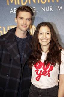 Patrick Schwarzenegger with blogger at the premiere of the Kinoflim Midnight Sun Everything for you in the Village Cinemas Vienna 27 02 2018 Foto:xB.xLoschanx xFuturexImage