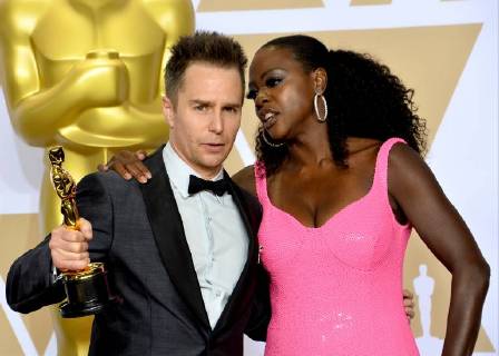 Actors Viola Davis (R) and Sam Rockwell, winner of the award for Best Supporting Actor for Three Billboards Outside Ebbing, Missouri, appears backstage with his Oscar during the 90th annual Academy Awards at Loews Hollywood Hotel in the Hollywood section of Los Angeles on March 4, 2018.  LAP20180304908 JIMxRUYMEN
