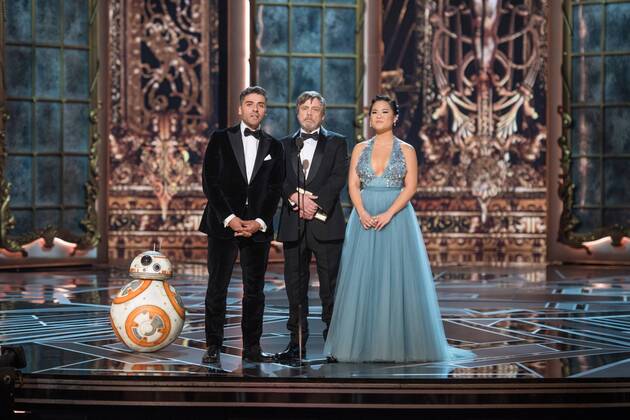 Bilder des Tages BB-8, Oscar Isaac, Mark Hamill and Kelly Marie Tran present the Oscar for Best animated short film during the live ABC Telecast of The 90th OscarsÂ® at the DolbyÂ® Theatre in Hollywood, CA on Sunday, March 4, 2018.  Copyright: xAaronxPoolex 33546_421PLX