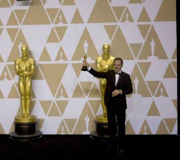 Composer Alexandre Desplat winner of the Best Original Music Score for Shape of Water poses in the press room during the 90th annual Academy Awards ceremony at the Dolby Theatre in Hollywood, California, on 4 March 2018. The Oscars are presented for outstanding individual or collective efforts in 24 categories in filmmaking. 90th annual Academy Awards ceremony !ACHTUNG: NUR REDAKTIONELLE NUTZUNG!  Copyright: xArmandoxArorizox HOL01 20180305-636558268986144229