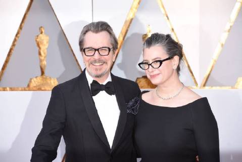 March 4, 2018 - Los Angeles, California, U.S. - GARY OLDMAN and his wife GISELE SCHMIDT arrives on the red carpet for the 90th Annual Academy Awards at the Dolby Theatre. Los Angeles U.S. - ZUMAz03_ 20180304_zbp_z03_168 Copyright: xKevinxSullivanx