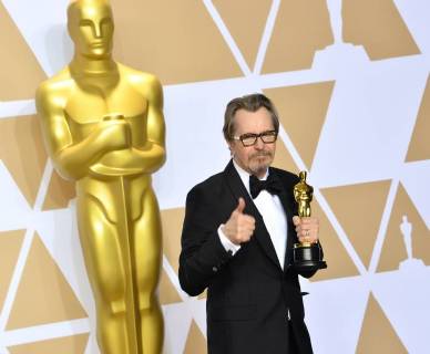 Actor Gary Oldman, winner of the award for Best Actor award for Darkest Hour, appears backstage with his Oscar during the 90th annual Academy Awards at Loews Hollywood Hotel in the Hollywood section of Los Angeles on March 4, 2018.  LAP201803041136 JIMxRUYMEN