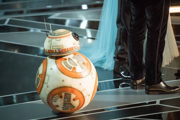 BB-8, Oscar Isaac, Mark Hamill and Kelly Marie Tran present the Oscar for Best animated short film during the live ABC Telecast of The 90th OscarsÂ® at the DolbyÂ® Theatre in Hollywood, CA on Sunday, March 4, 2018.  Copyright: xScottxDiussax 33546_492PLX