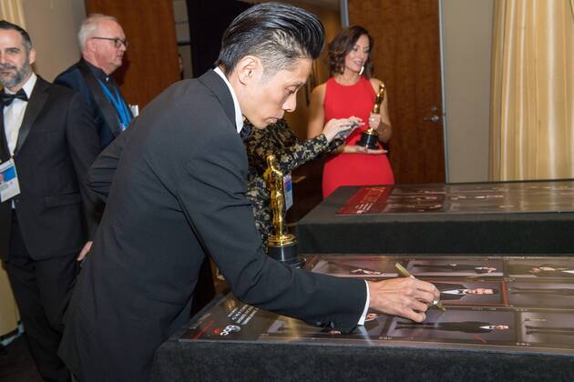 Kazuhiro Tsuji signs a poster backstage with the Oscar for achievement in makeup for work on Darkest Hour during the live ABC Telecast of The 90th OscarsÂ® at the DolbyÂ® Theatre in Hollywood, CA on Sunday, March 4, 2018.  Copyright: xRobertxGladdenx 33546_538PLX