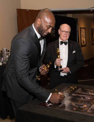 Kobe Bryant signs posters backstage with the Oscar for best animated short film for work on Dear Basketball during the live ABC Telecast of The 90th OscarsÂ® at the DolbyÂ® Theatre in Hollywood, CA on Sunday, March 4, 2018.  Copyright: xRobertxGladdenx 33546_545PLX